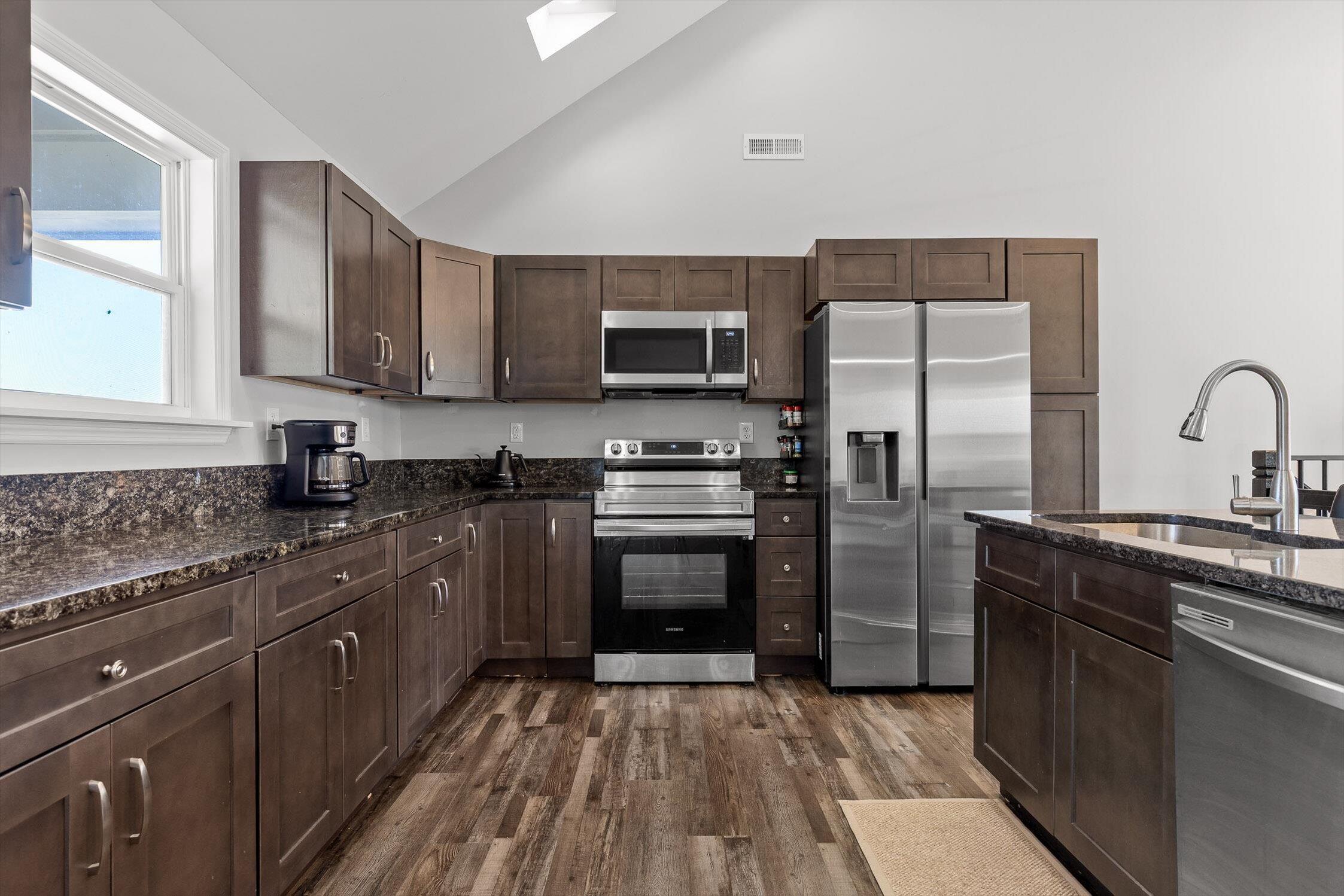 Image 3: 25-Deer Run-24