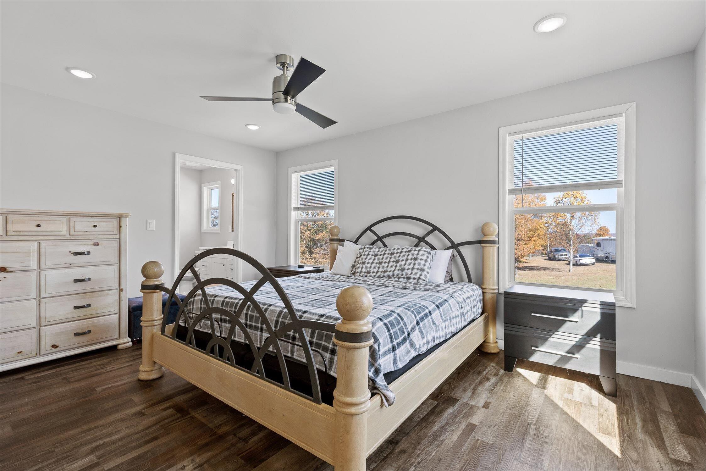 Image 4: 16-Deer Run-15