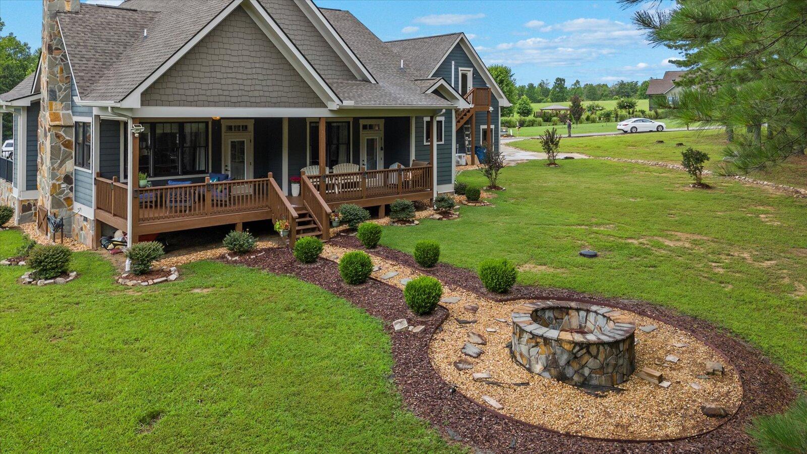 Image 4: Back Yard