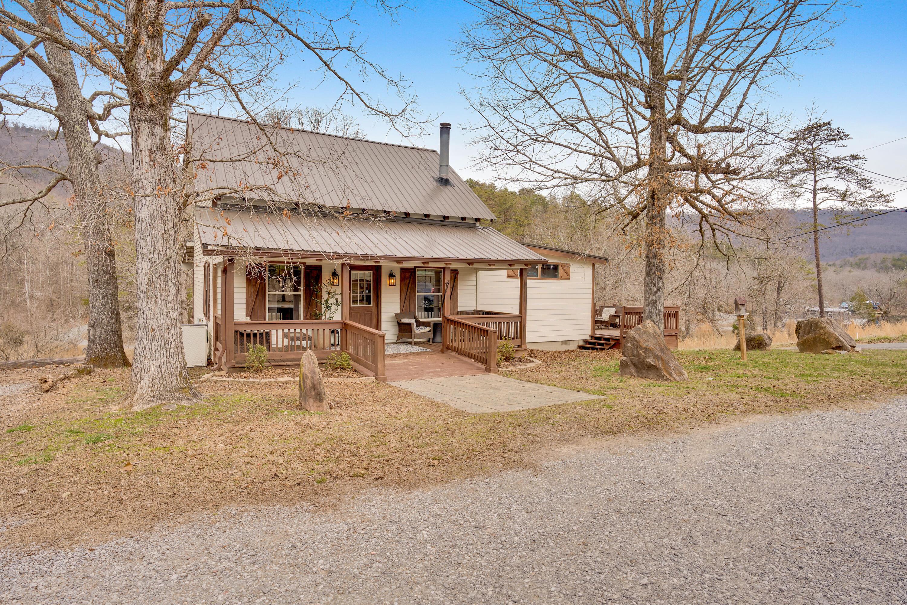 Image 4: 562 Lakeview Dr-High-Res-Photos-16