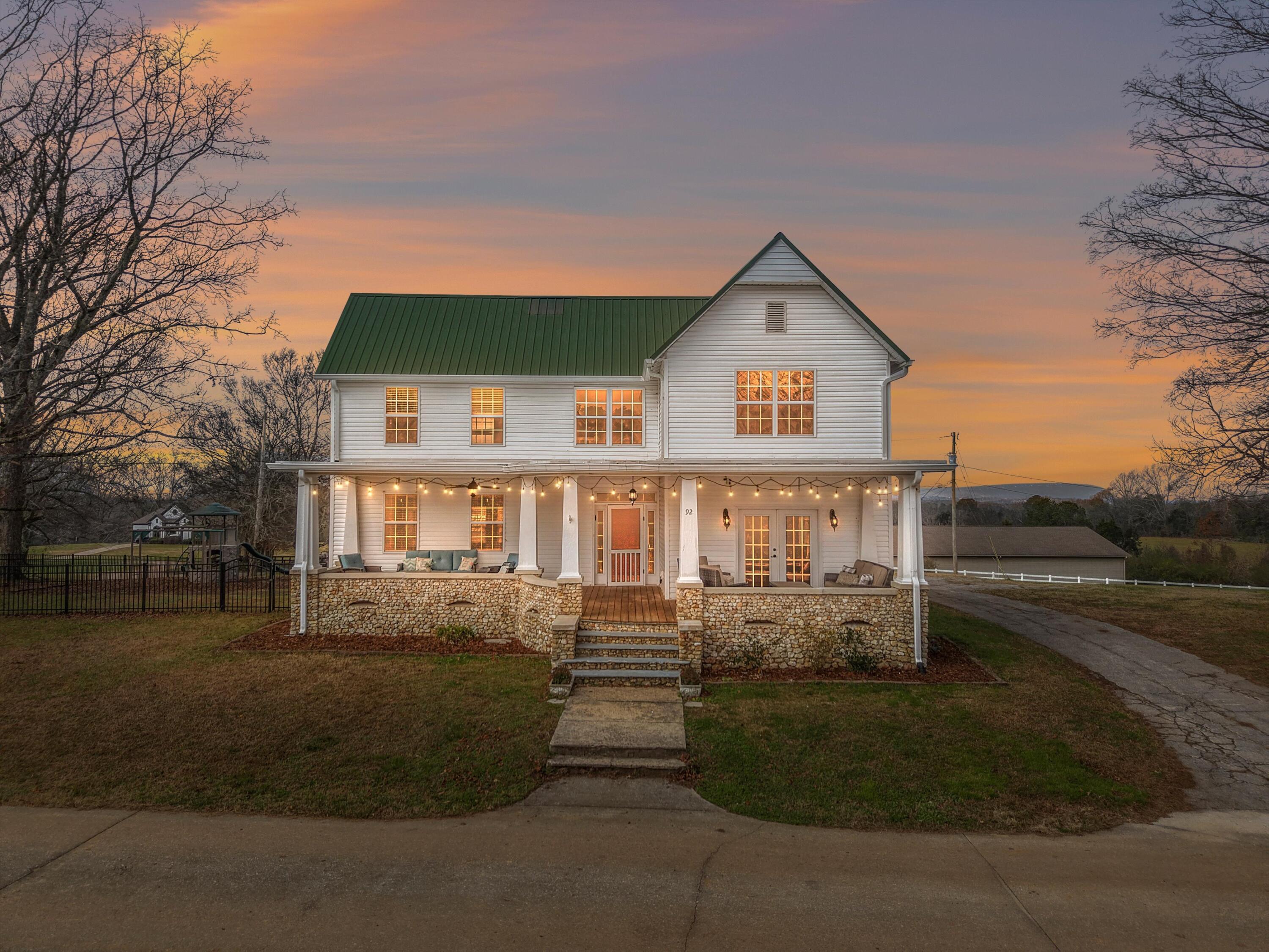 Image 1: 01-DJI_20251203111852_0419_Twilight