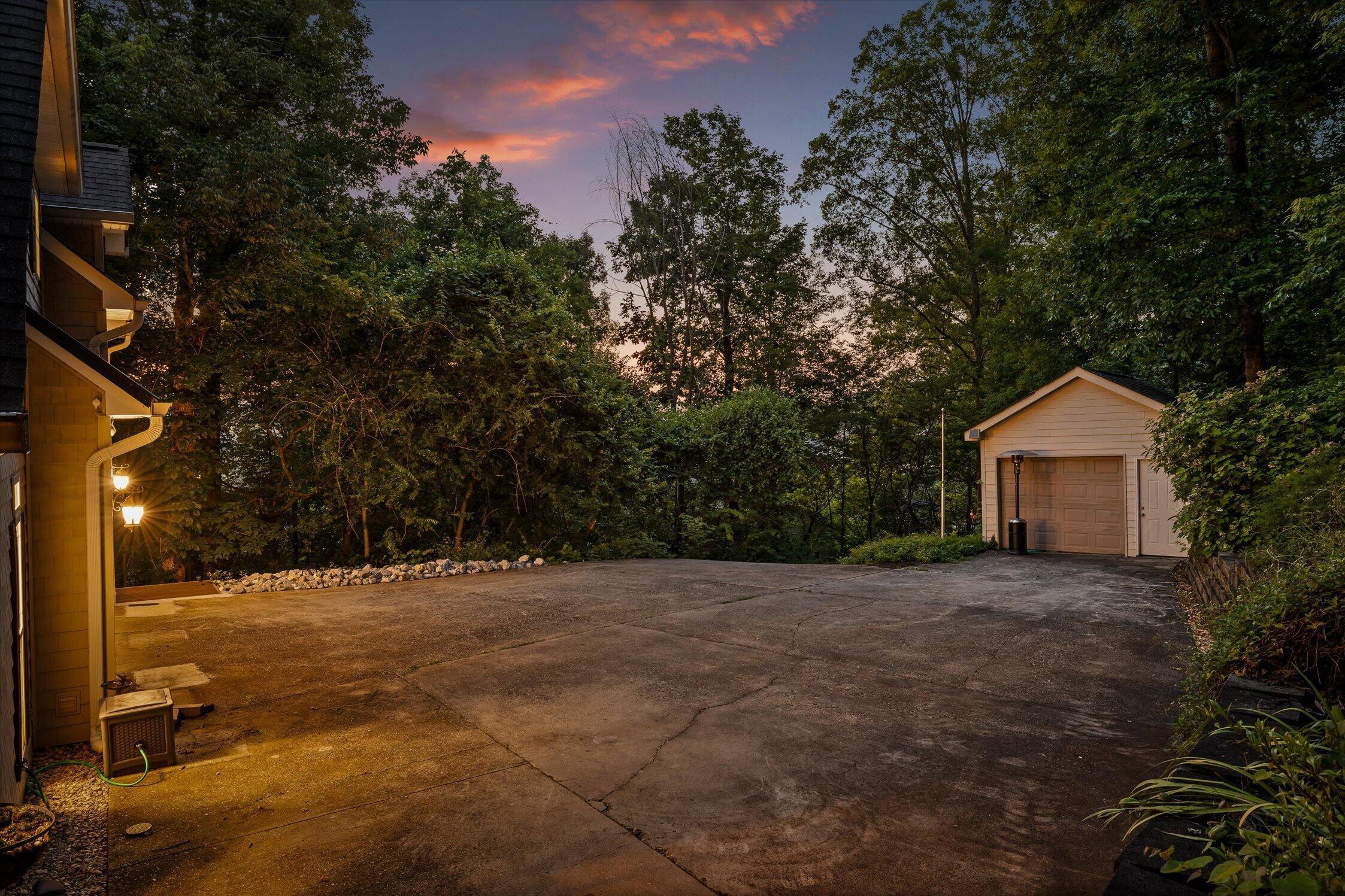 Image 4: 118-2399 Red Tail Ln-118