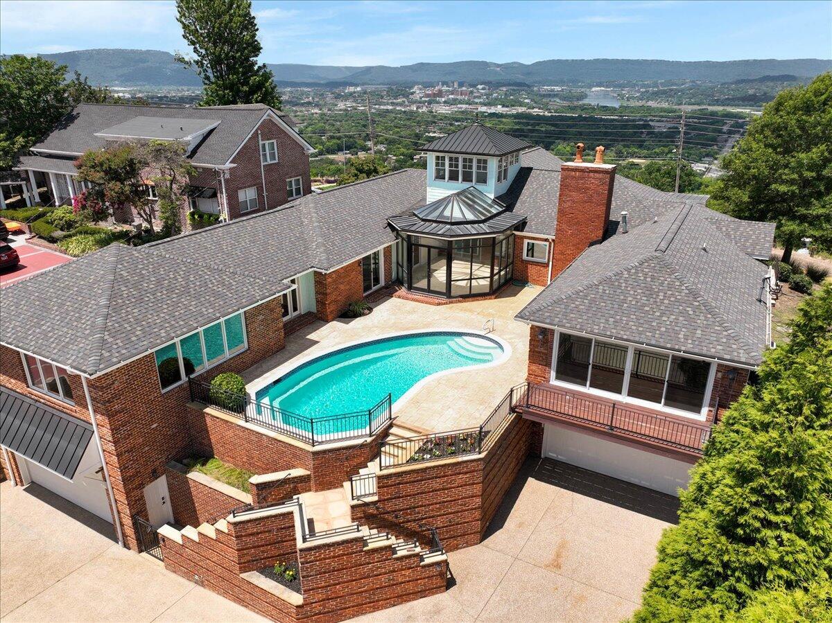 Image 2: 62-Pinnacle Tour - 312 N Crest - 62