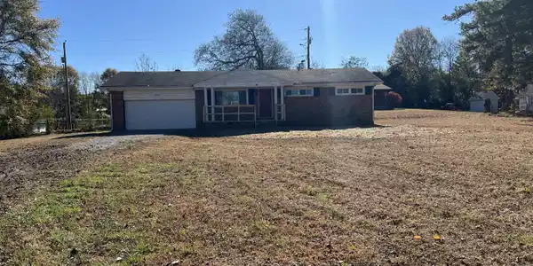 222 N Magnolia Street