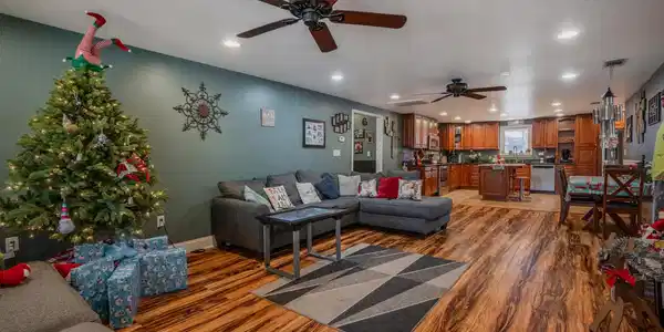 3582 Highway E 136