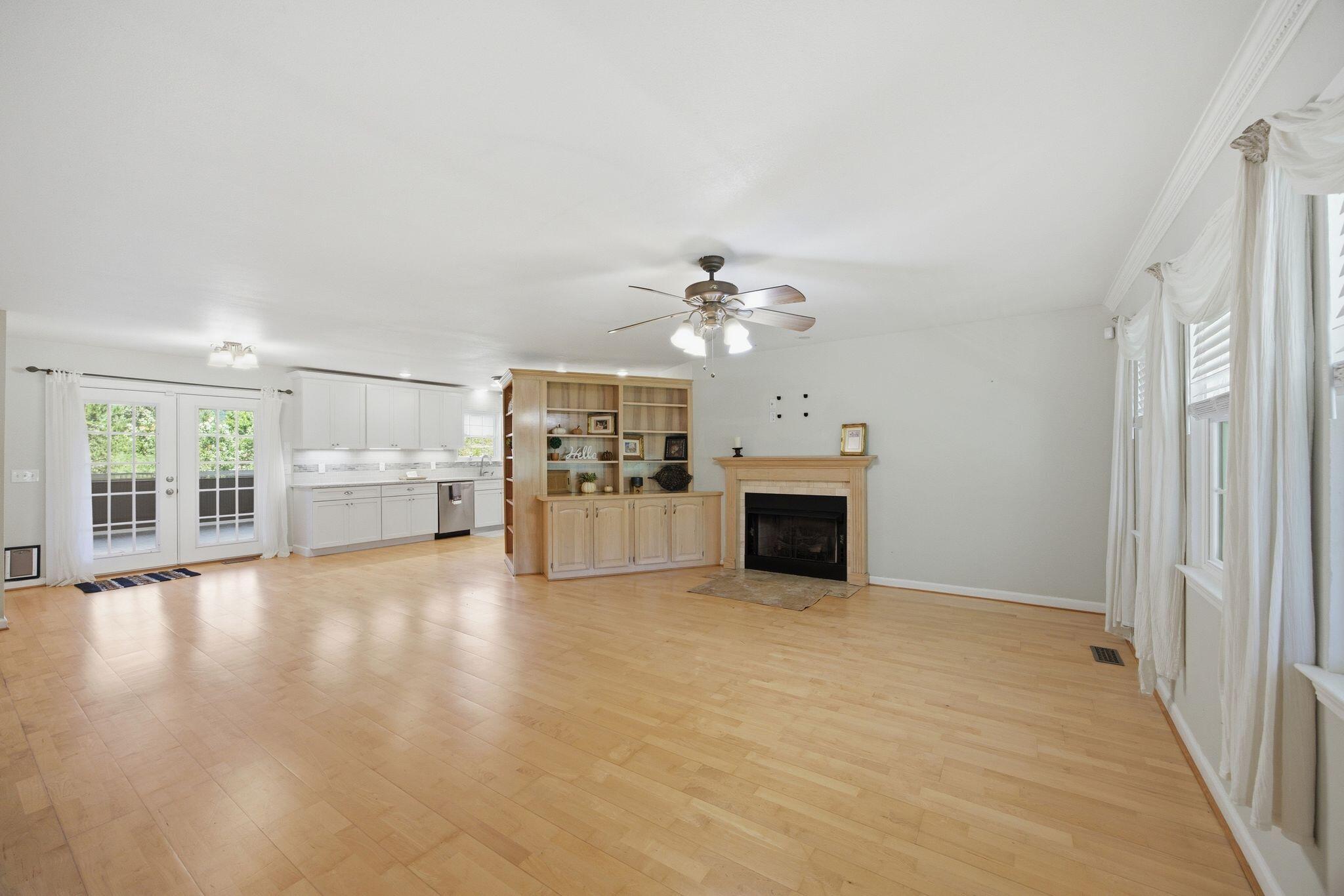 Image 4: .