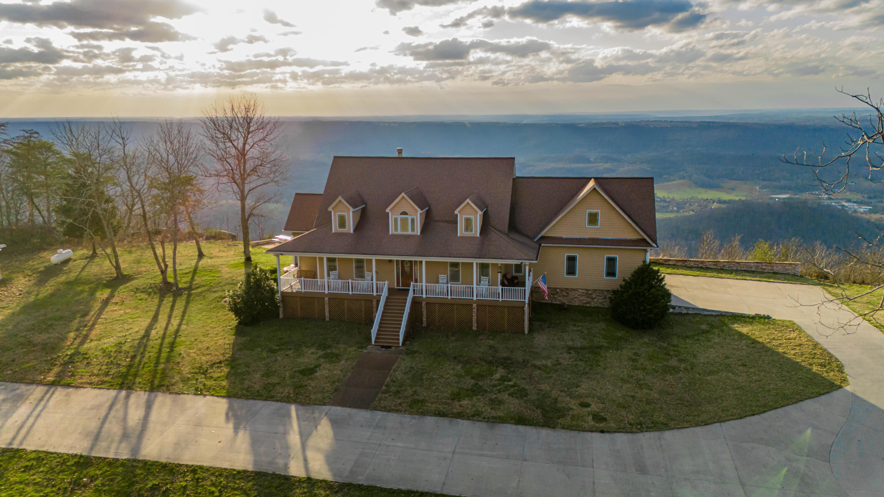Image 1: DJI_20250319184549_0461_D