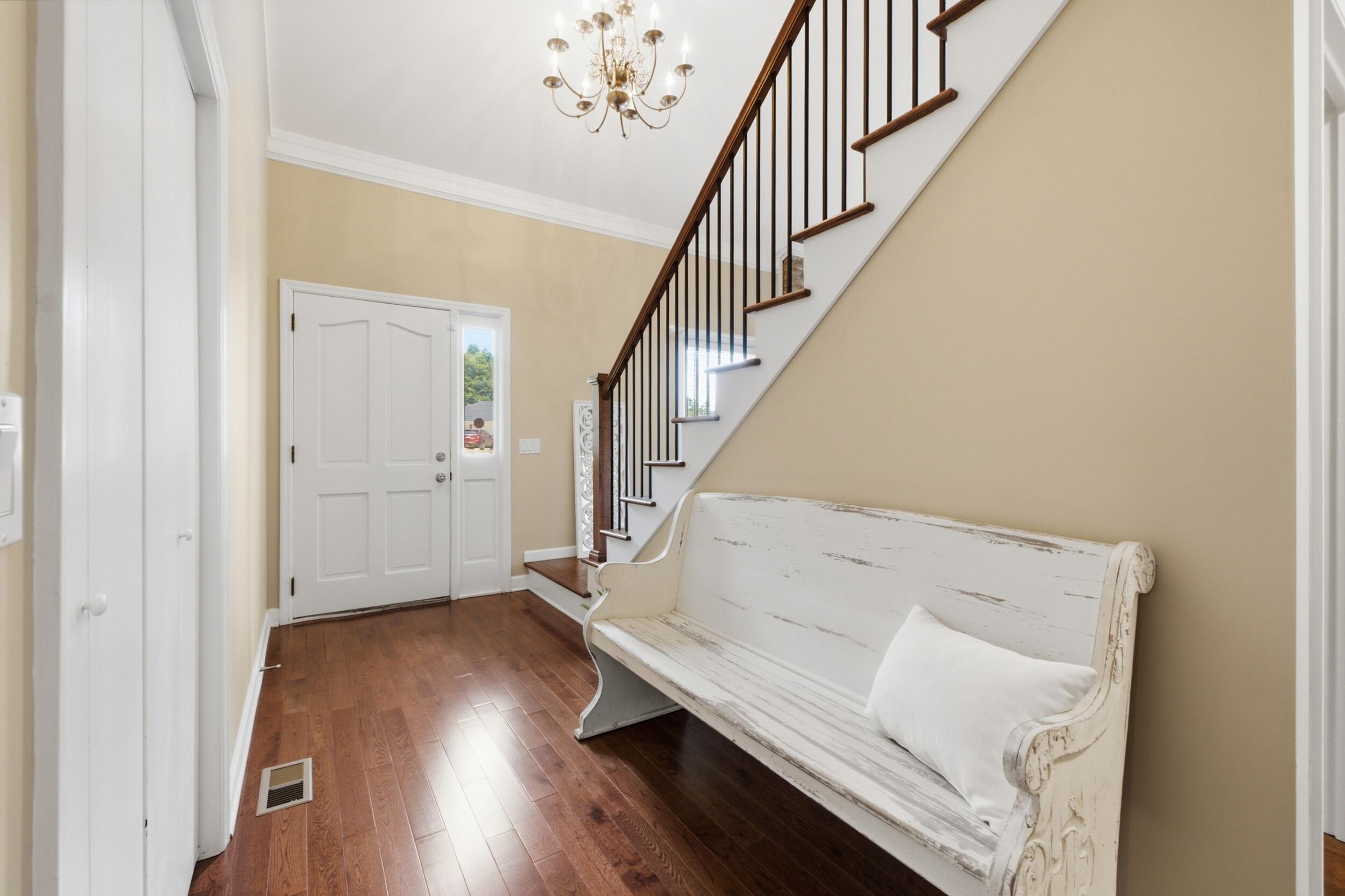 Image 4: entry way