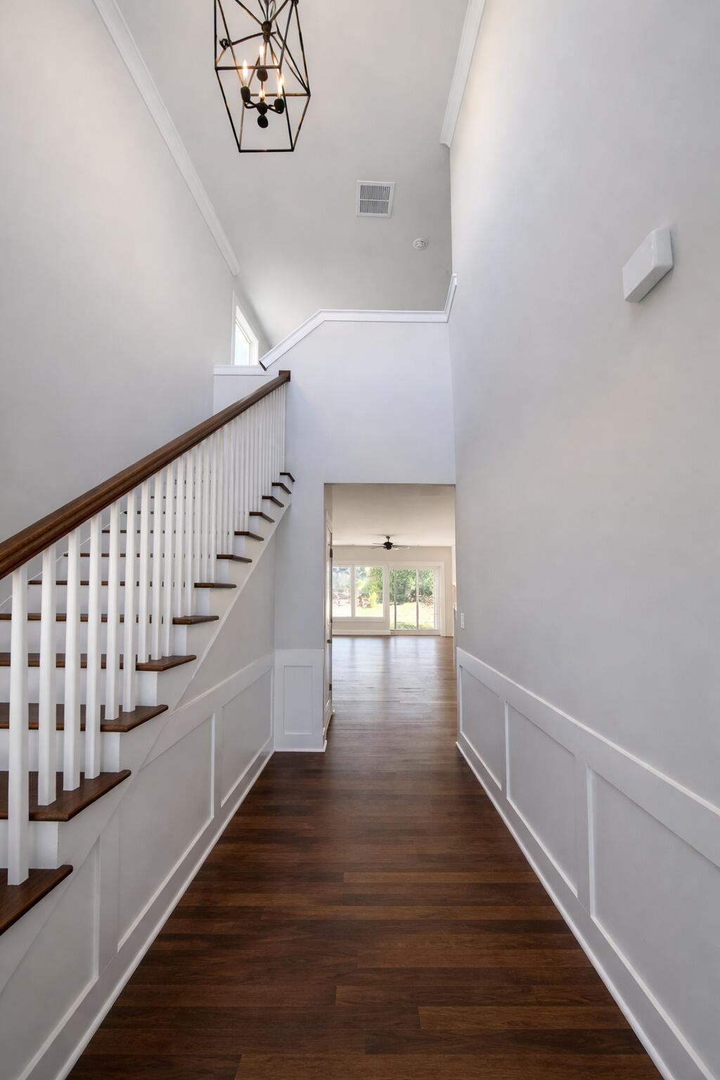 Image 2: FOYER