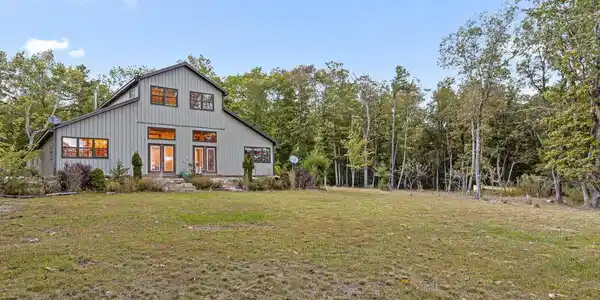 400 Maple Trail