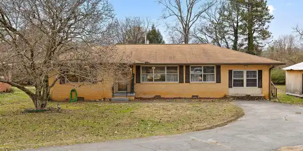 1102 Collins Circle