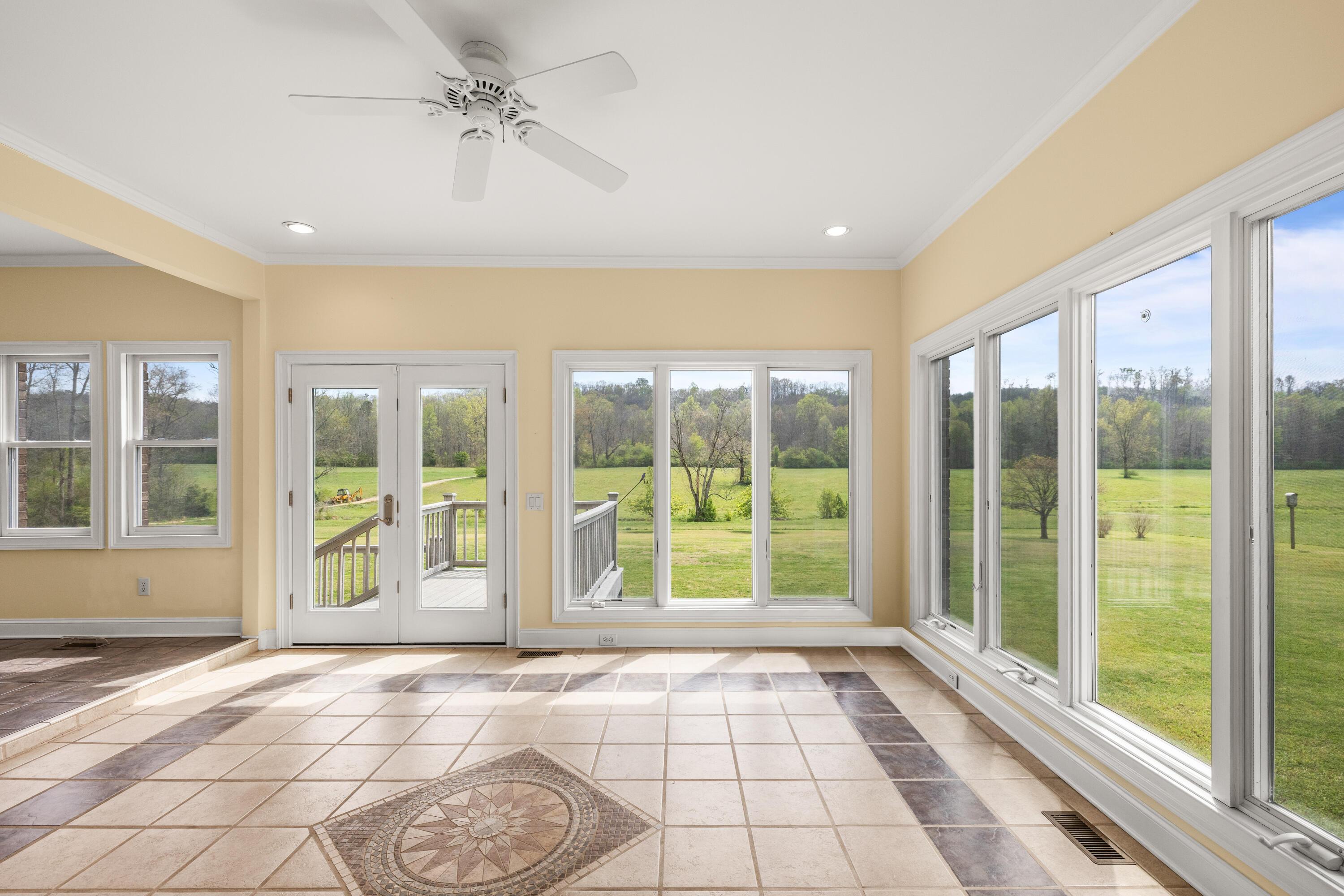 Image 3: Sunroom