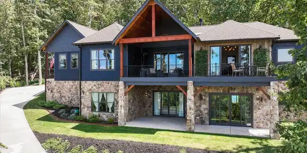 Image 2: 69-Pinnacle Tour - 9934 Caseview - 70