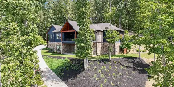 Image 3: Pinnacle Tour - 9934 Caseview - 01