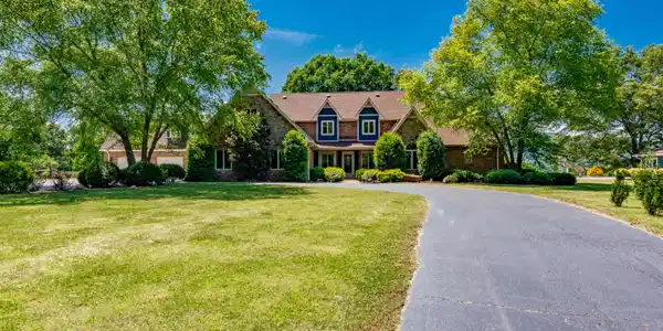 320 Crestview Lane