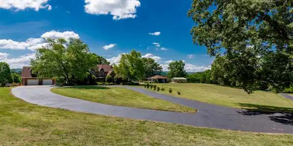 Image 3: 320 Crestview Ln-26_Original