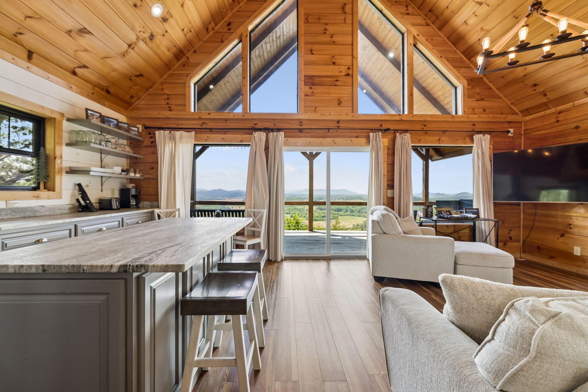 Image 3: Open Floor Plan!
