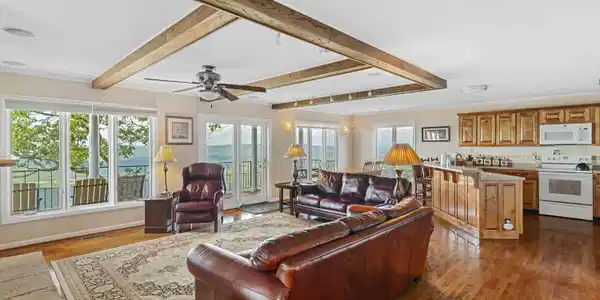 Image 4: Living Room 3