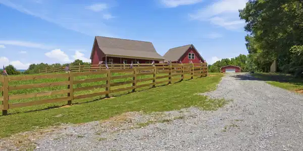 Image 4: 67-11869EValleyRd-3