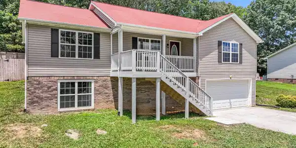 295 Farmway Drive SE