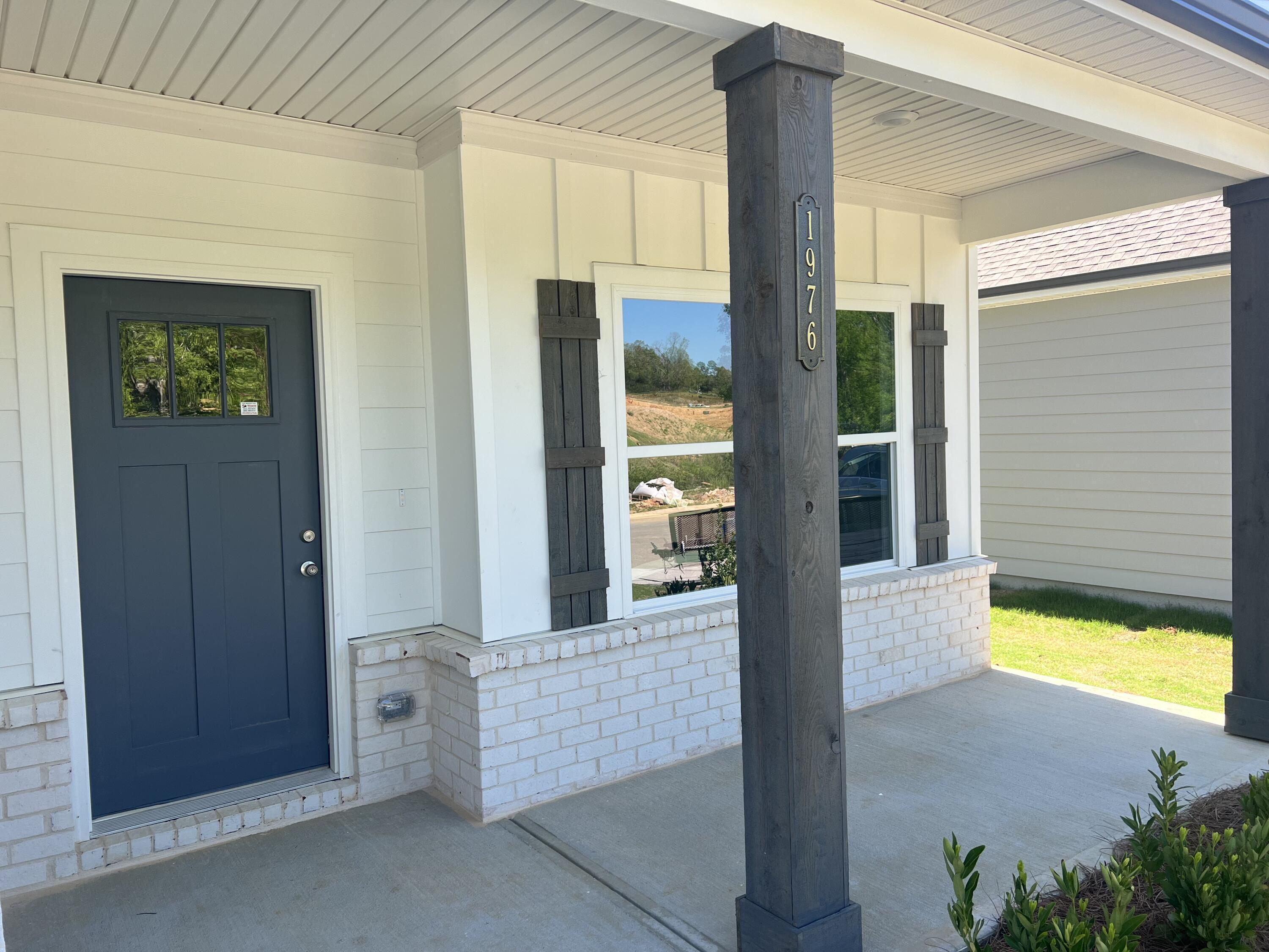 Image 2: Covered Front Porch