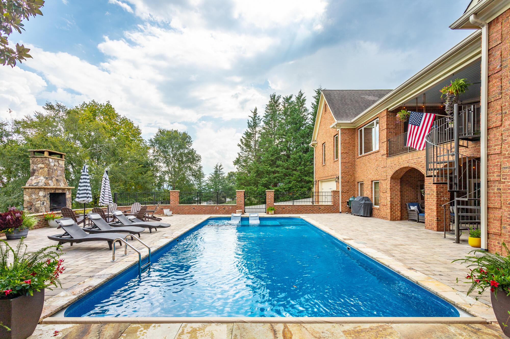 Image 2: Swimming Pool