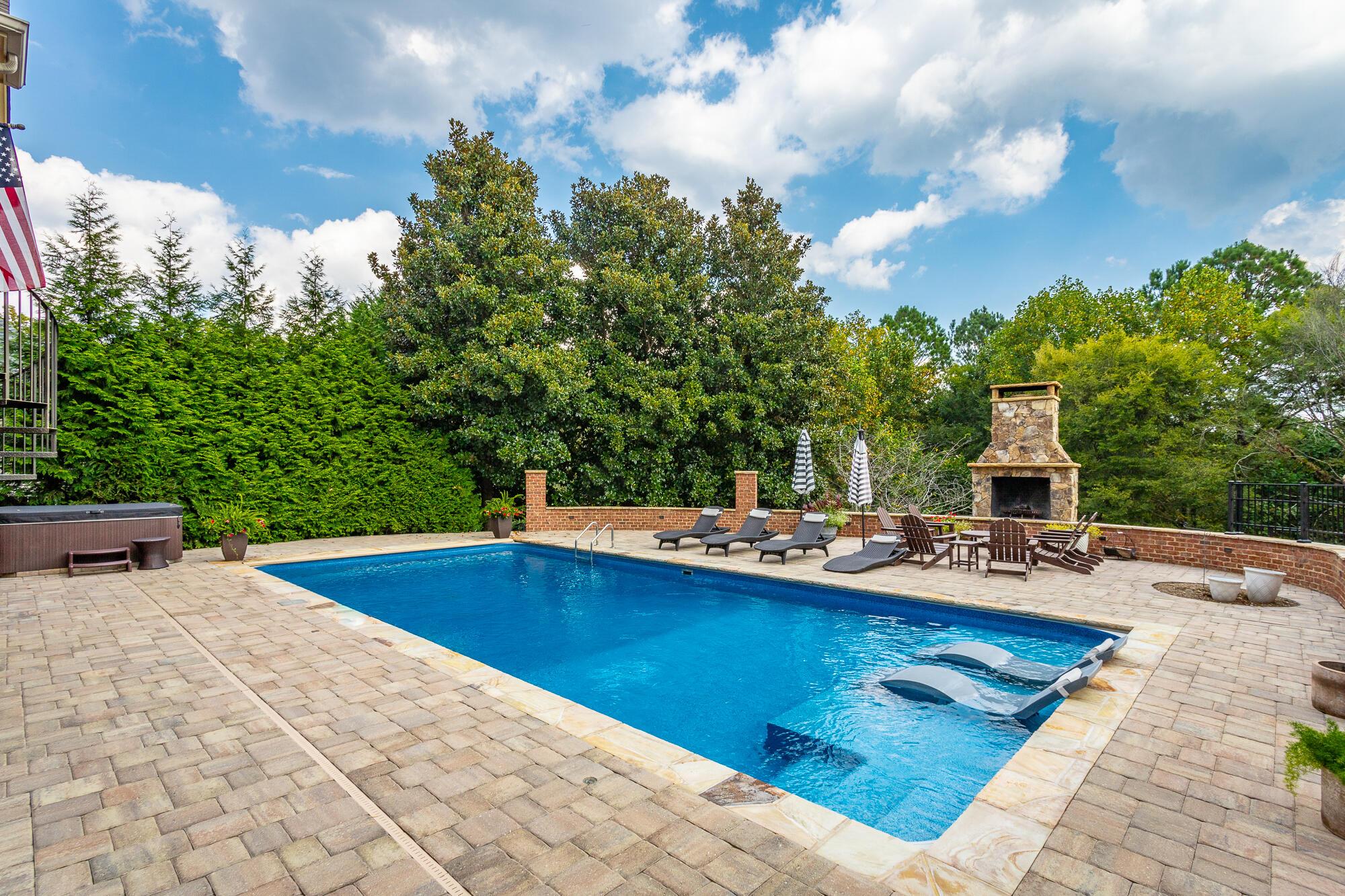 Image 3: Swimming Pool