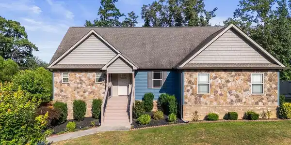 133 Briar Meadow Trail SE