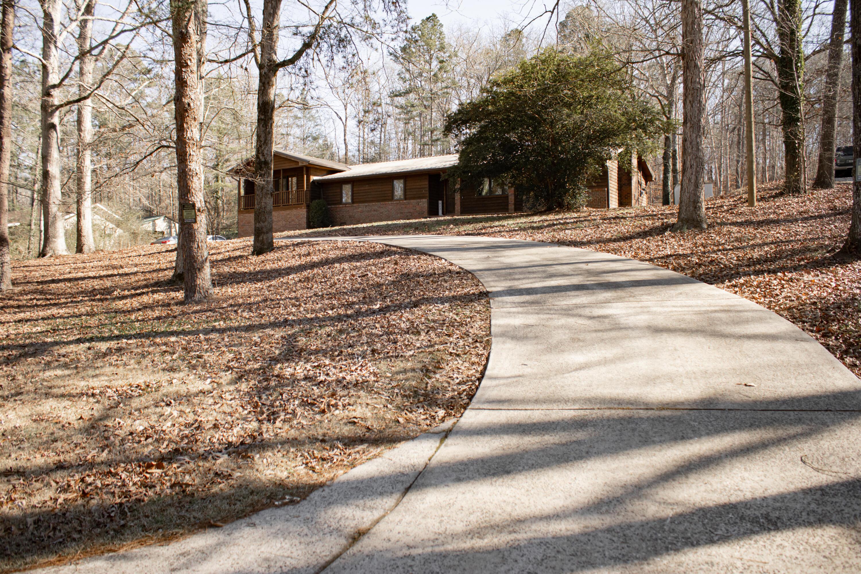 Image 2: Front Exterior/Driveway