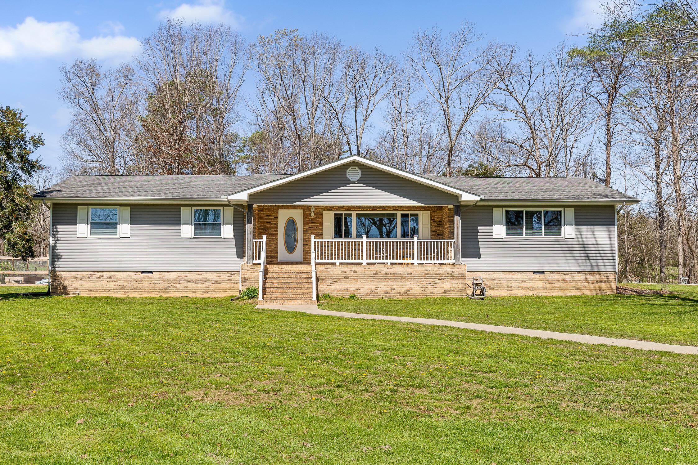 Image 1: 37-Daniels-36