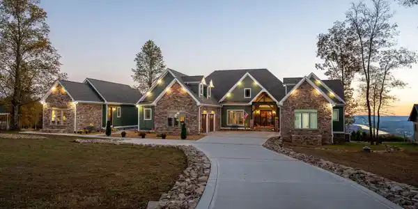 750 River Bluffs Drive