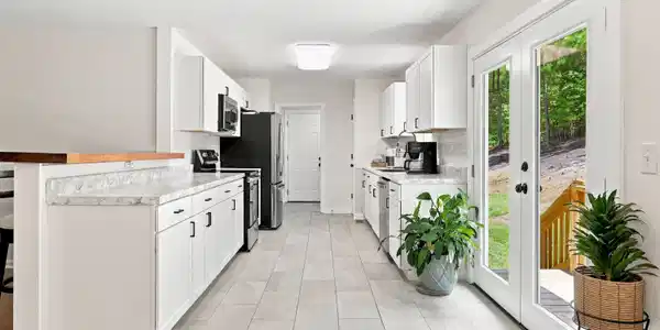 Image 3: 3