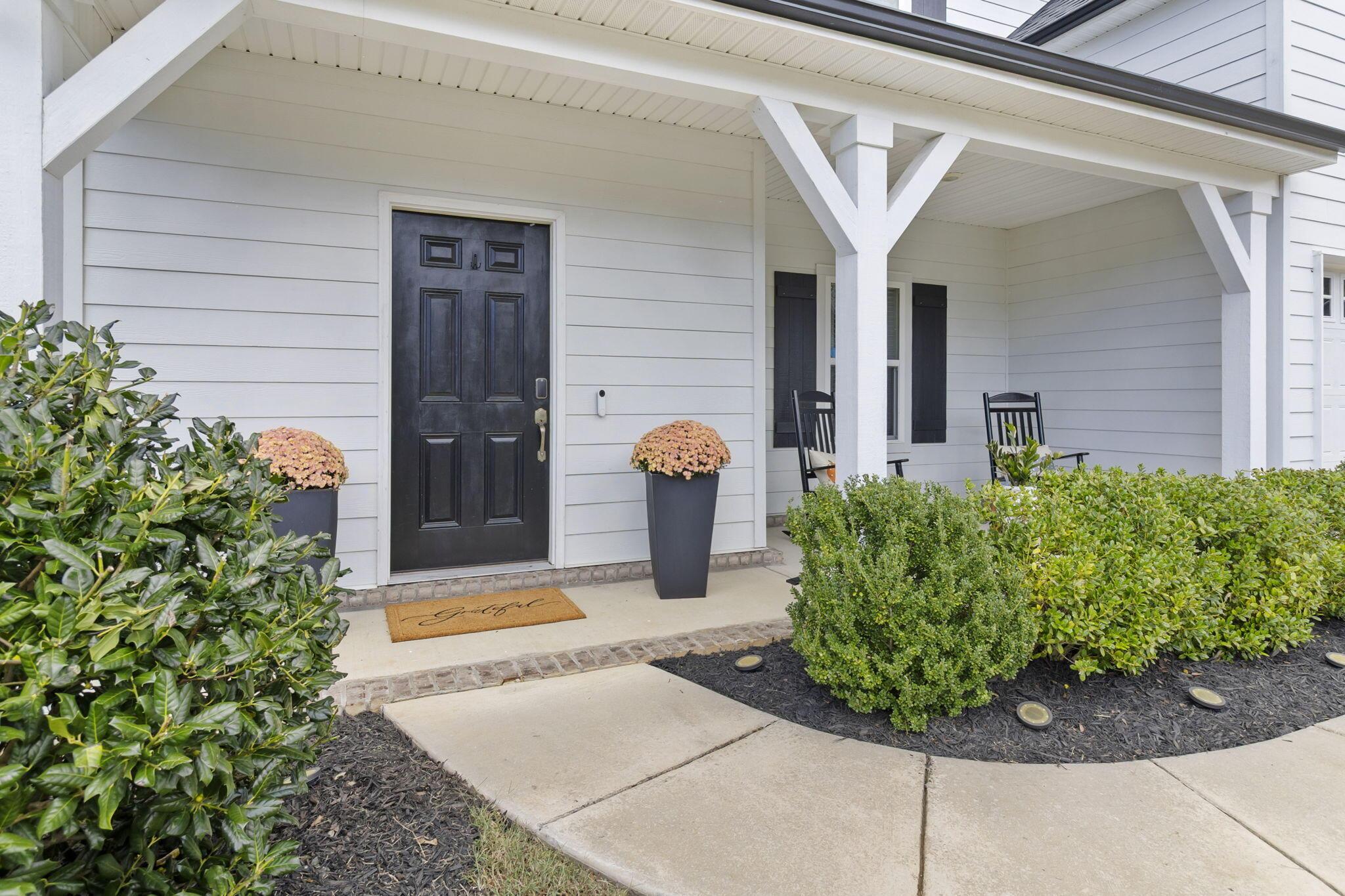 Image 3: Covered porch
