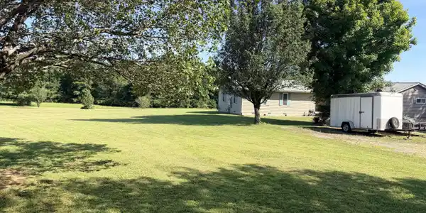 Image 2: Turner Road - Side Yard