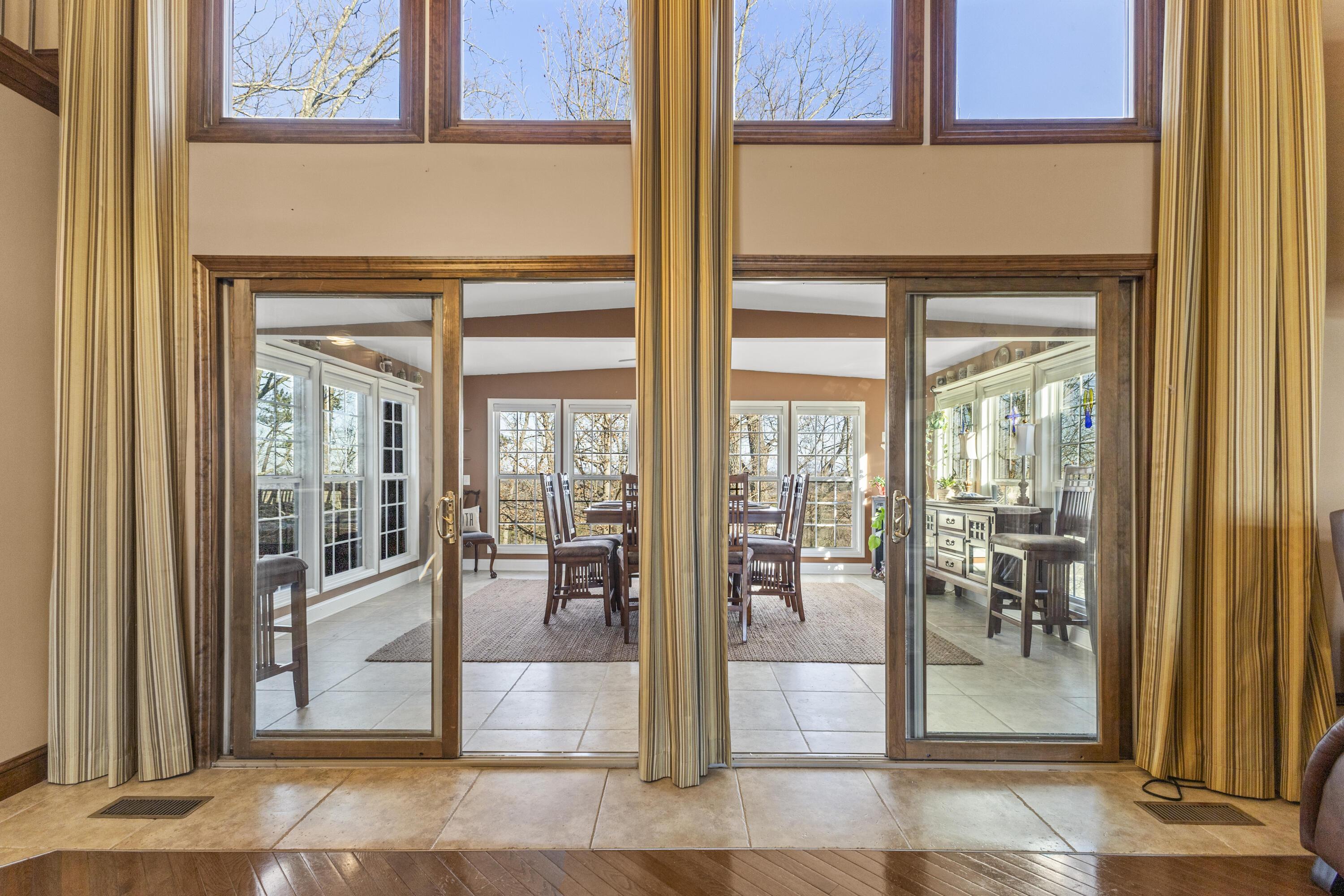 Image 1: Entryway