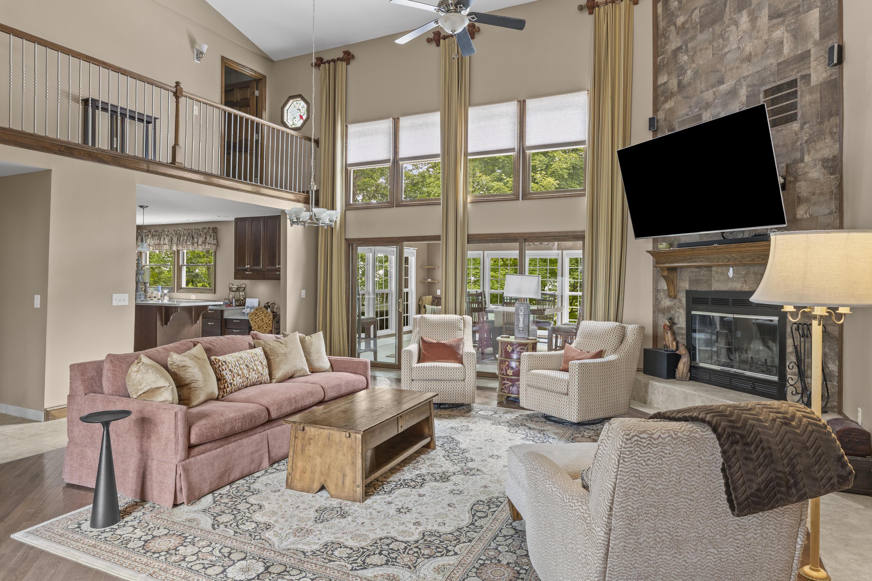 Image 2: Living Room