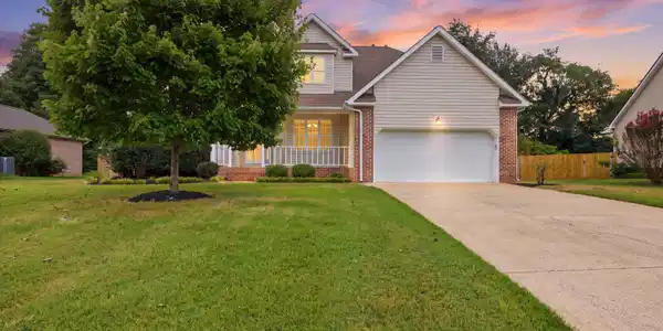 Image 2: 01-168MountainBrookDr-04