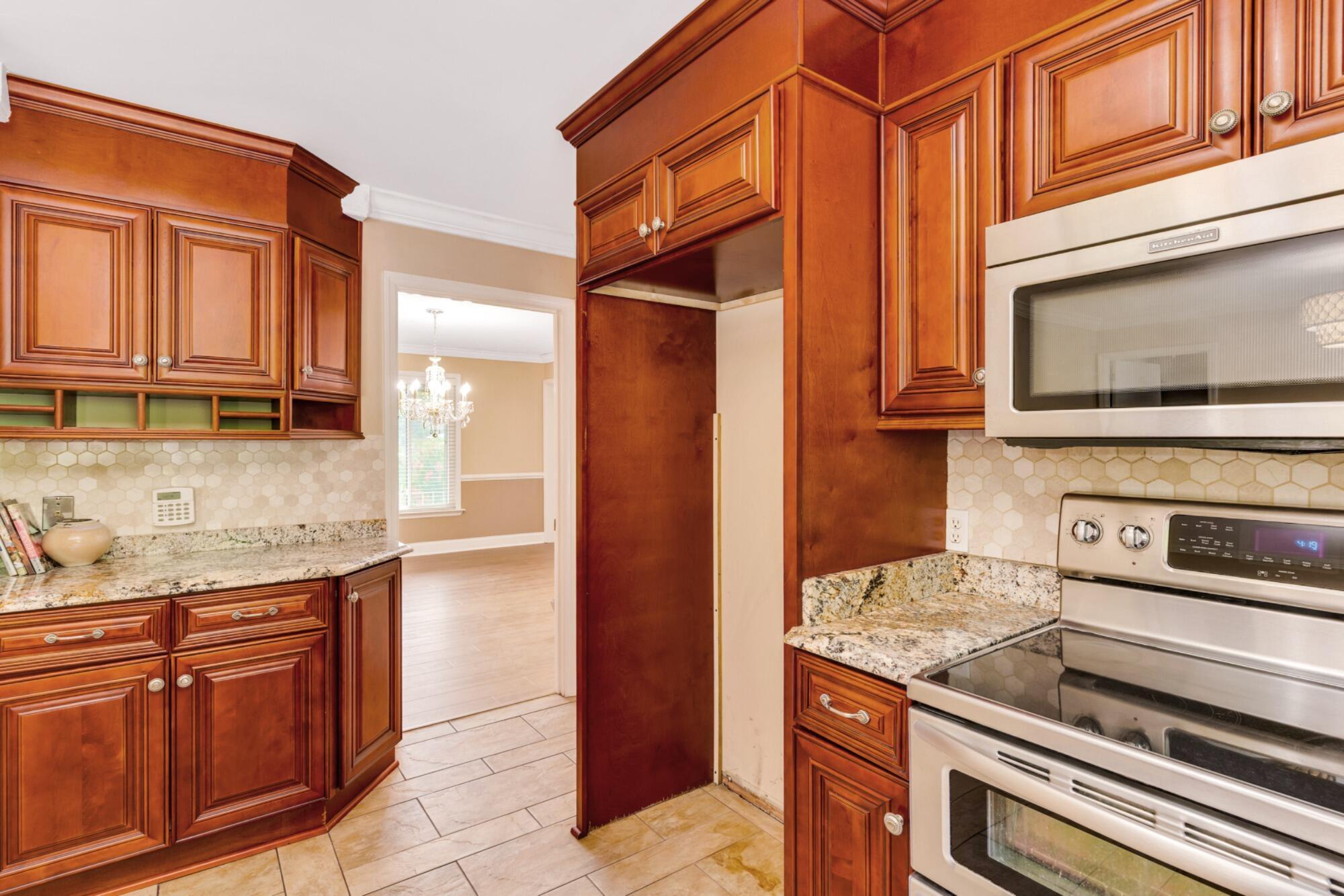 Image 3: Kitchen