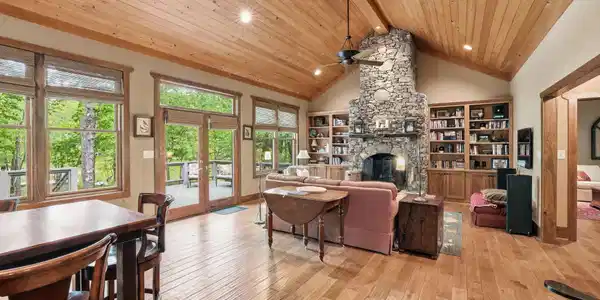 Image 4: 42-web-or-mls-479-lake-loop