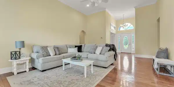 Image 2: 2