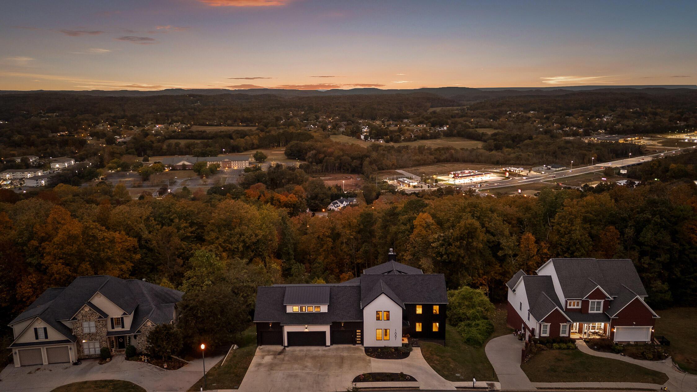 Image 2: 02-Lenox-81