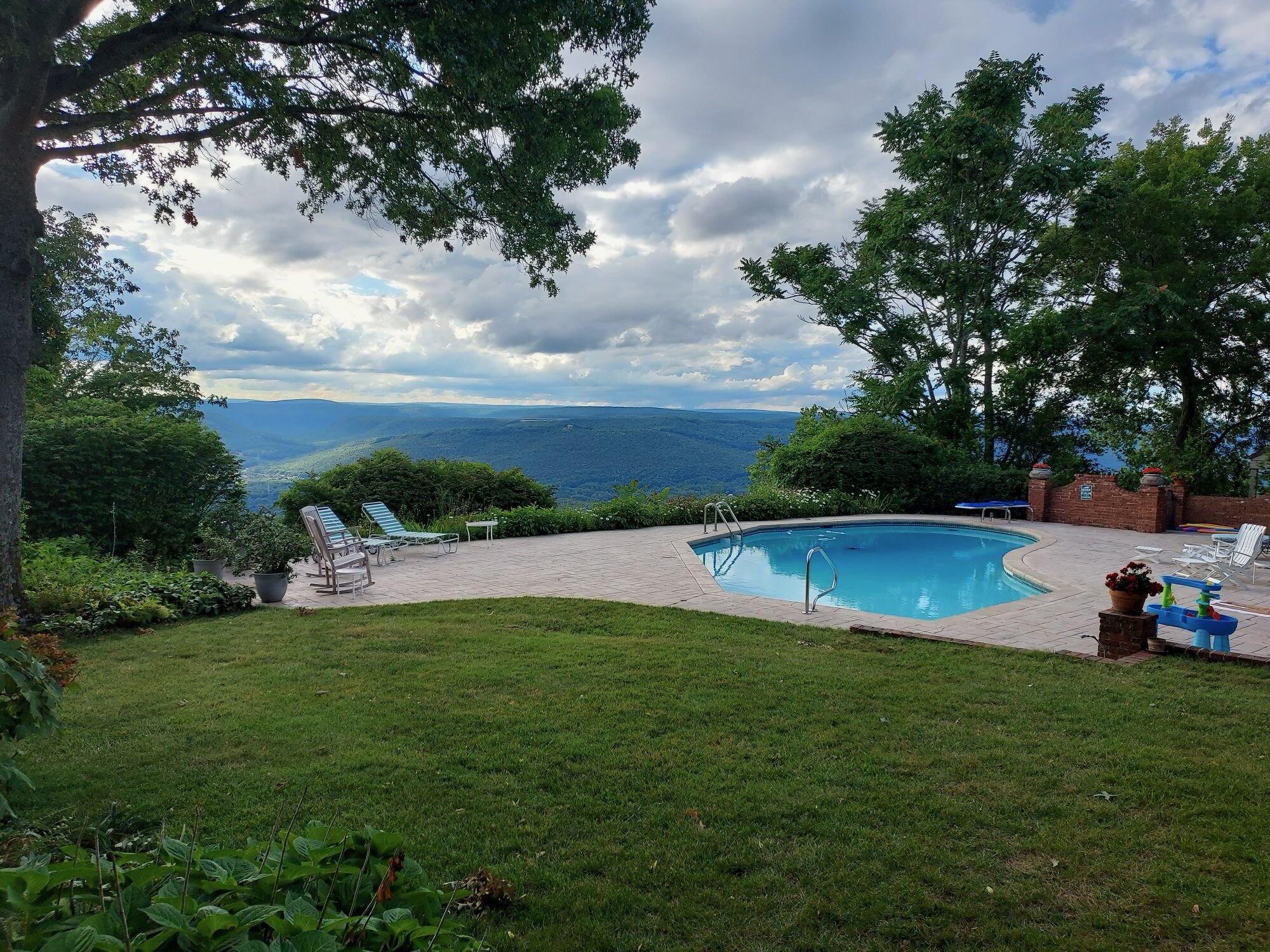 Image 2: 230 w brow pool