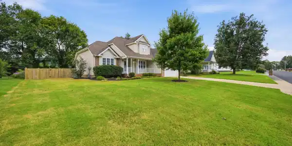 Image 3: 03-168MountainBrookDr-05