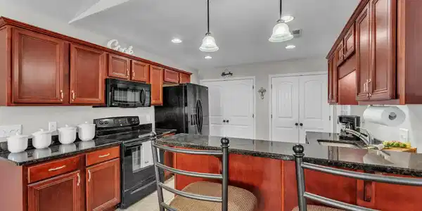 Image 3: 4