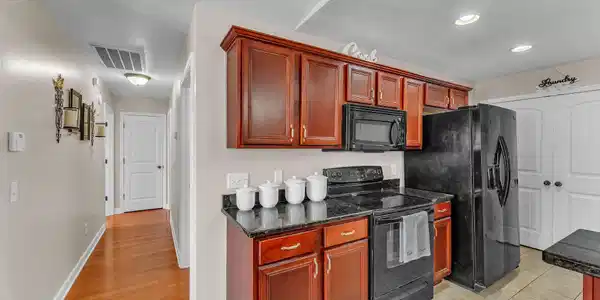 Image 4: 5