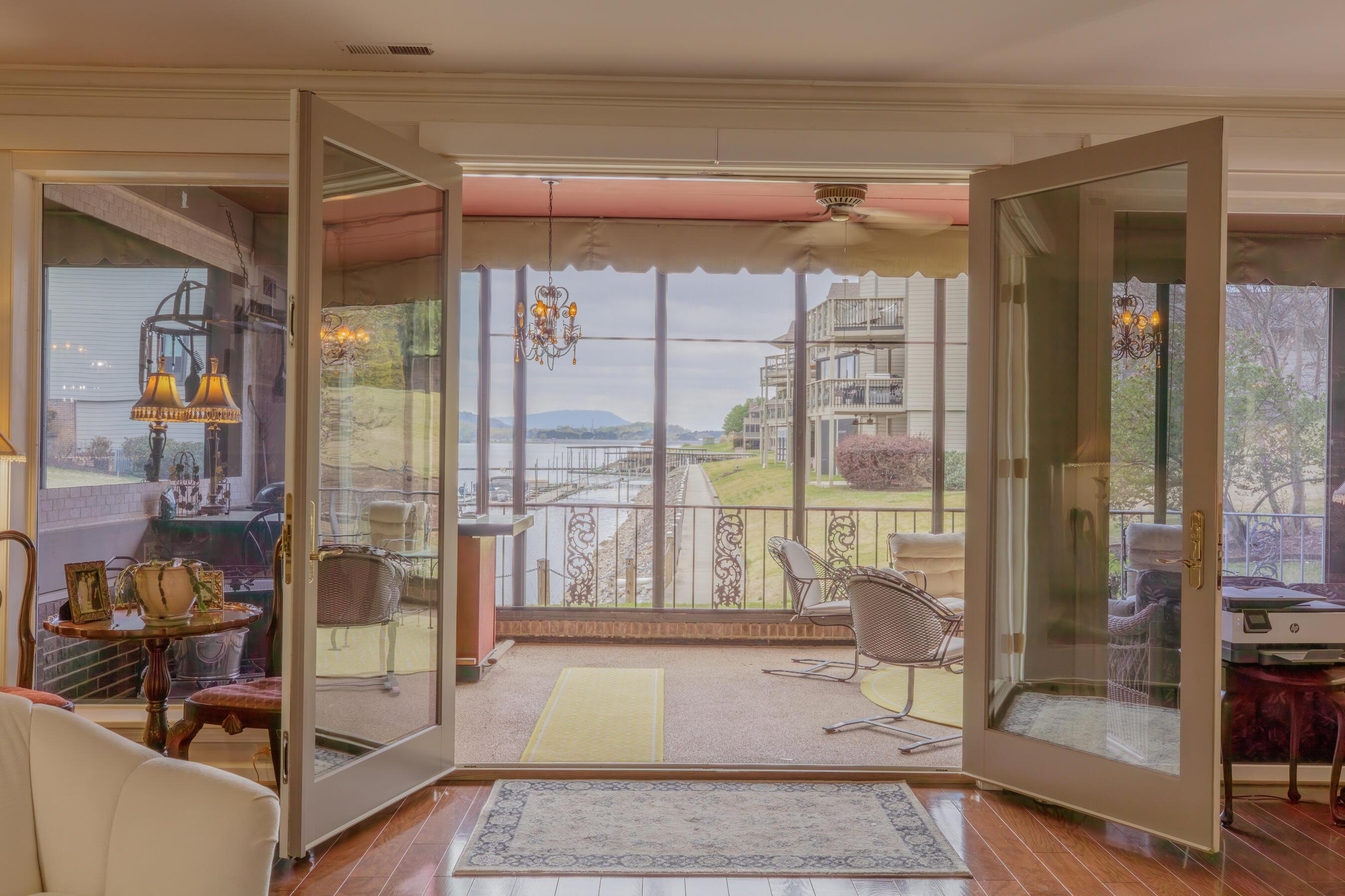 Image 2: 4274 Lakeshore #100 million dollar view