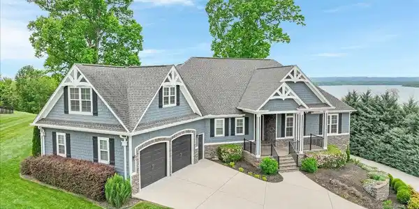 Image 2: 79-Pinnacle Tour - 6201 Breezy Hollow -