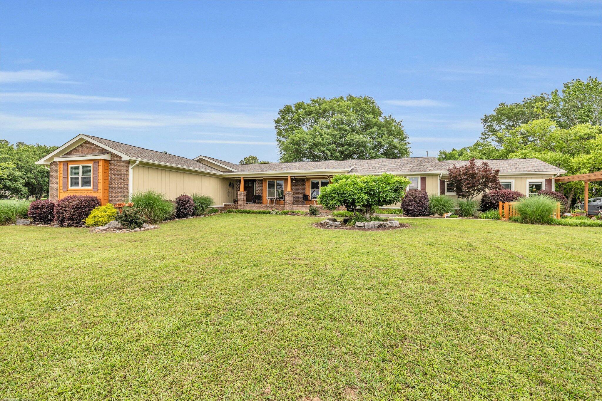 Image 2: 1-web-or-mls-694-meadow-dr