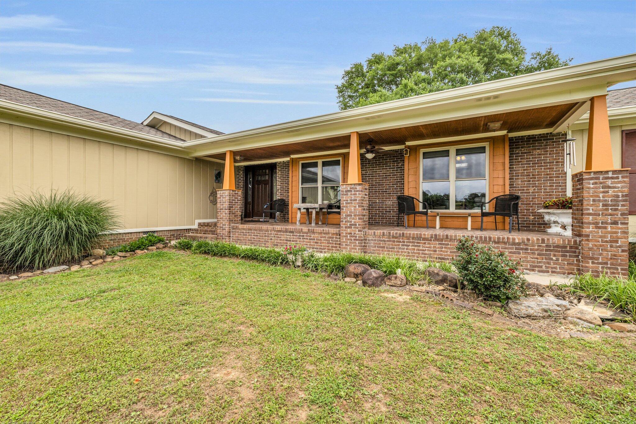 Image 4: 2-web-or-mls-694-meadow-dr