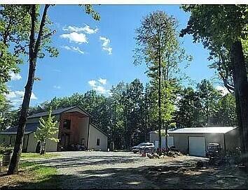 400 Maple Trail
